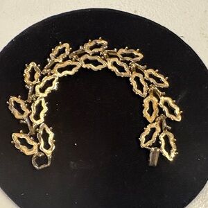 Elegant Gold Leaf Lisner Bracelet